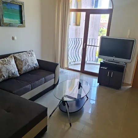 за гости гардън бийч Appartement Chernomorets