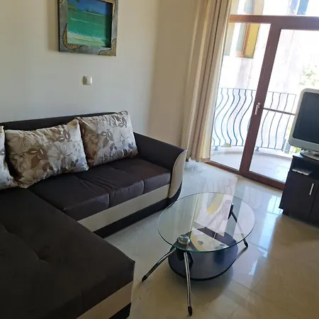 за гости гардън бийч Appartement Chernomorets
