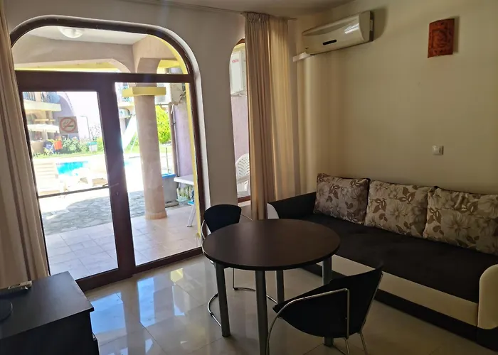 за гости гардън бийч Apartment Tschernomorez