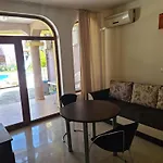 за гости гардън бийч דירה צ'רנומורץ